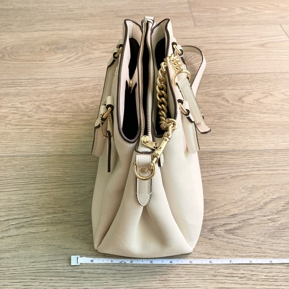 Coach - Picture 9 of 11